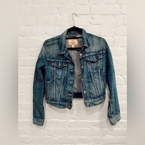 Levi’s cropped jean jacket size M